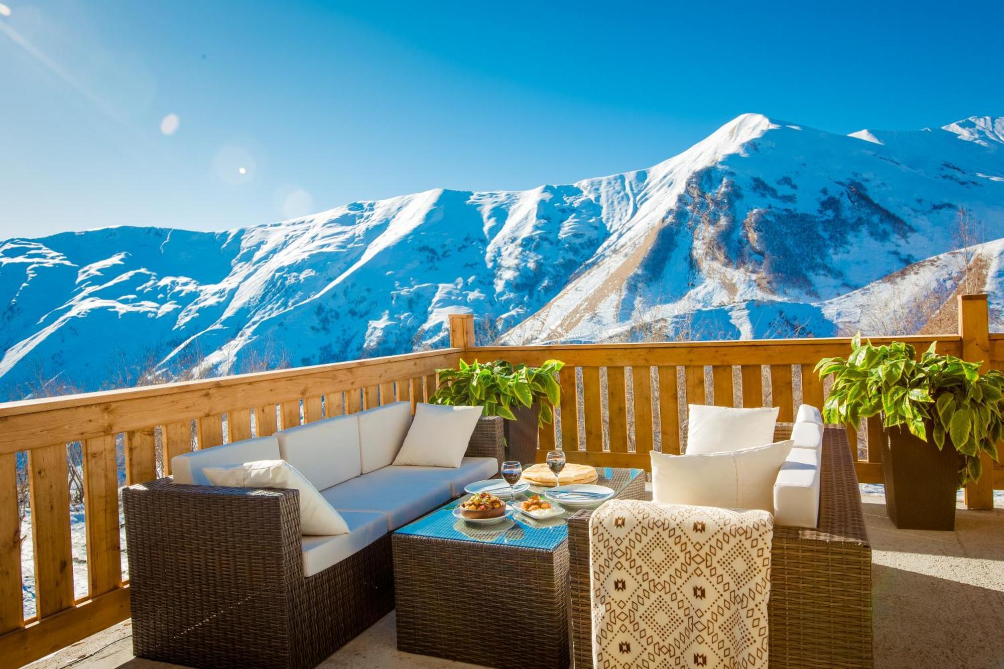 Gudauri Inn Exteriör bild Terrace at the Hotel